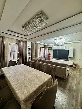 Satılır 5 otaqlı mənzil 130 m² — Bakı, İnşaatçılar 5 otaq 130.00 m²
