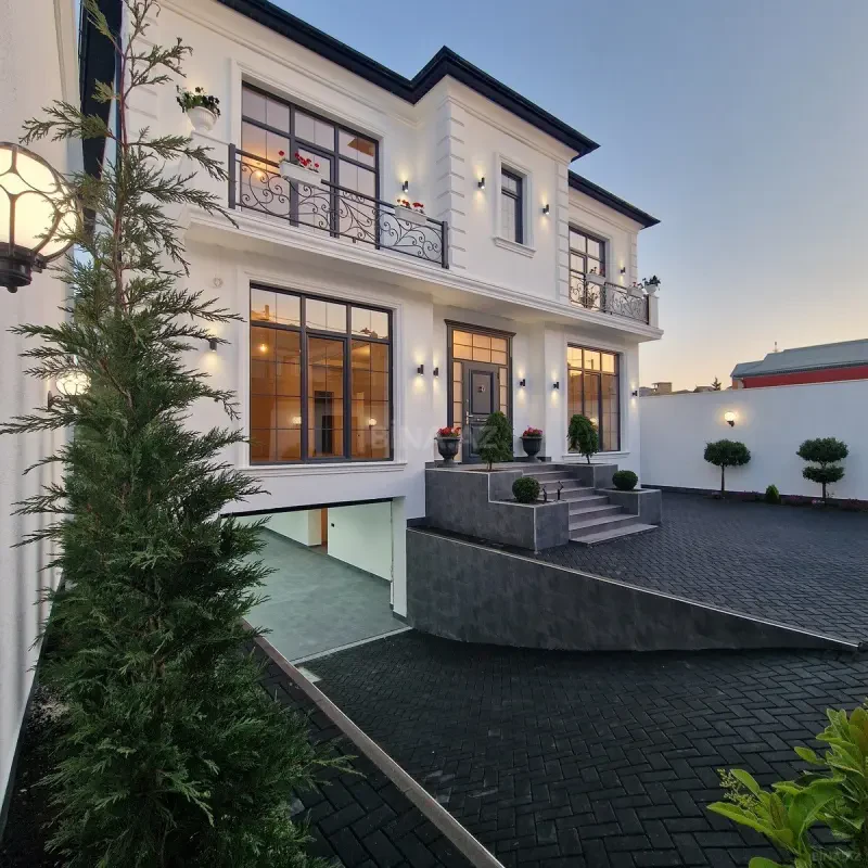 Satılır 7 otaqlı həyət evi 450 m²