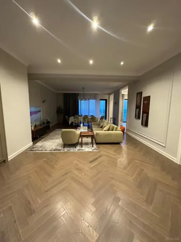 Kirayə verilir 3 otaqlı mənzil 160 m²