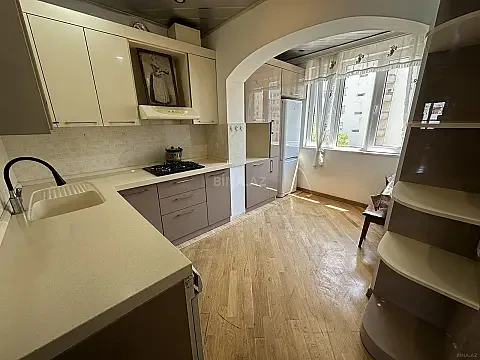 Kirayə verilir 2 otaqlı mənzil 90 m² — Bakı 2 otaq 90.00 m²