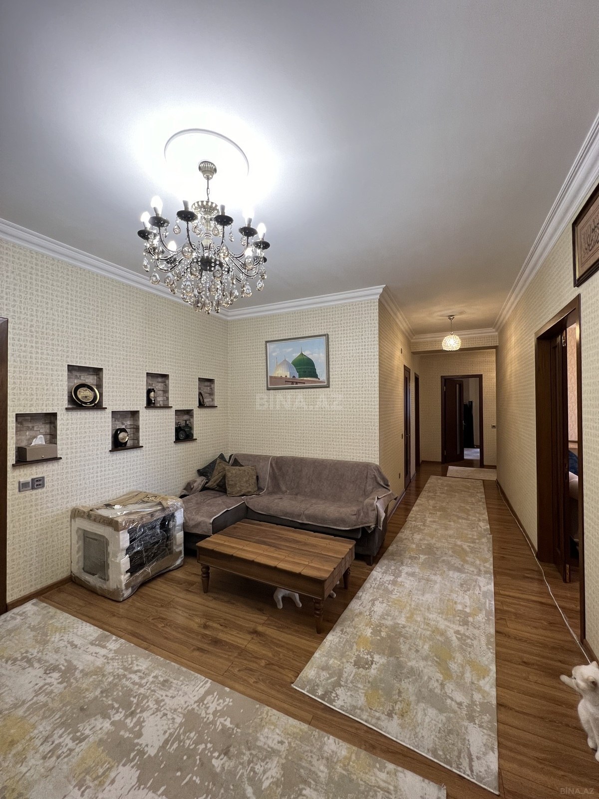 Satılır 4 otaqlı mənzil 180 m²