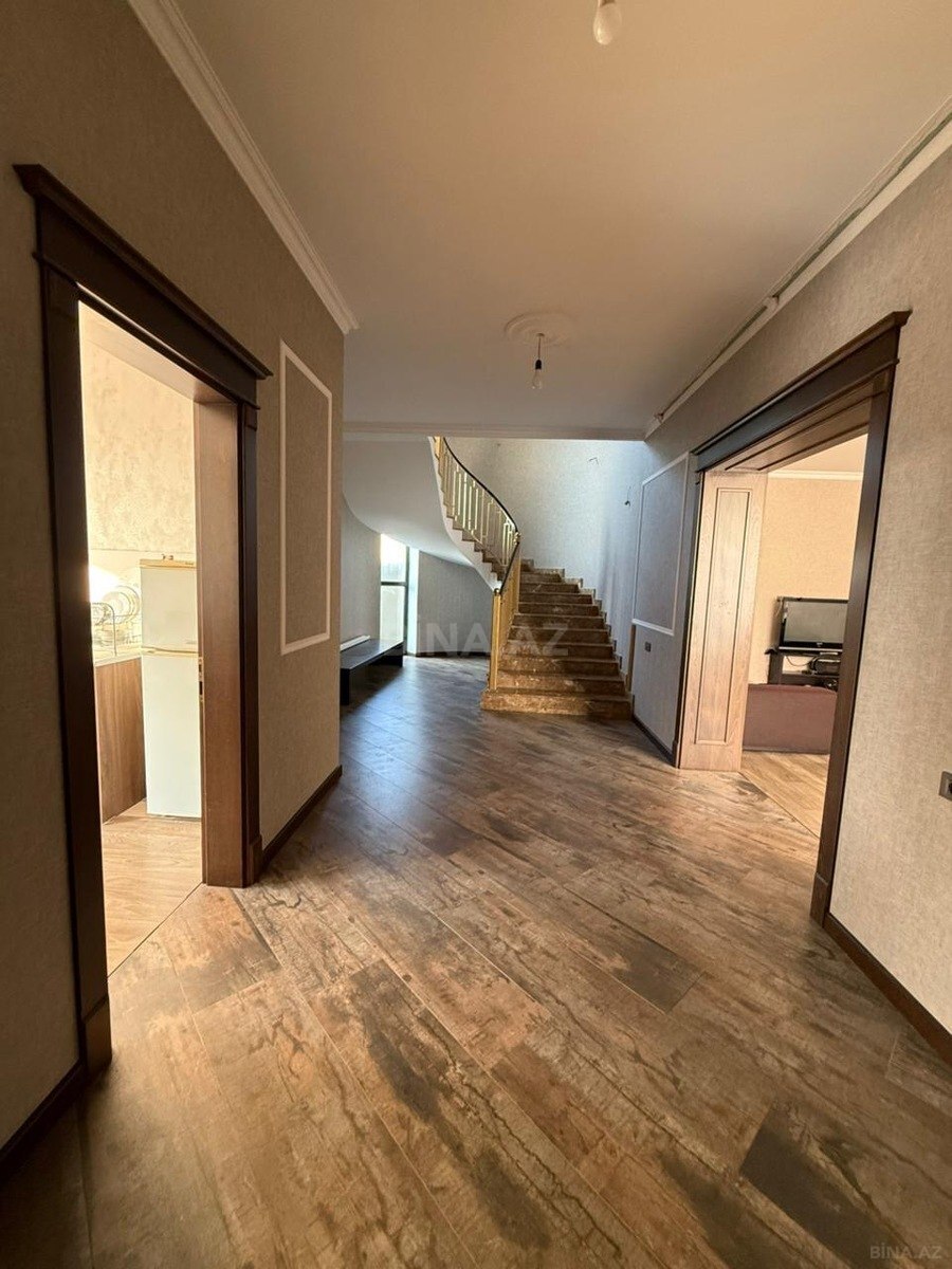 Satılır 5 otaqlı həyət evi 200 m²