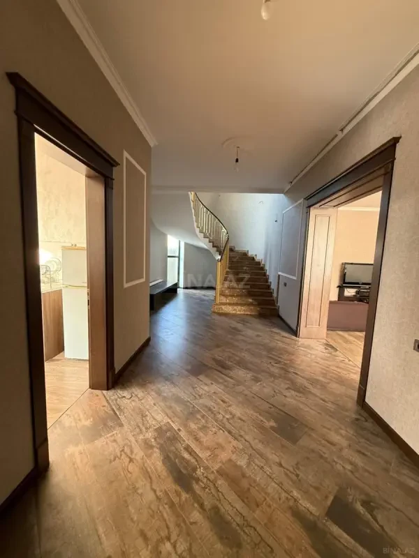 Satılır 5 otaqlı həyət evi 200 m²