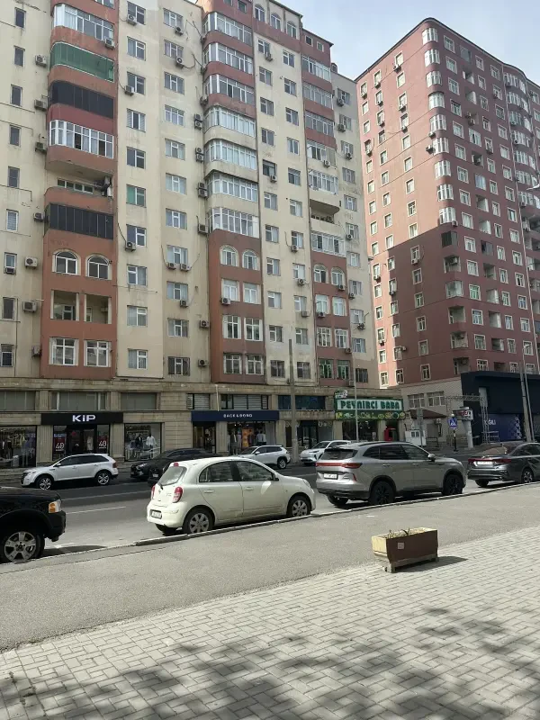 Satılır 3 otaqlı mənzil 126 m²