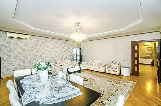 Kirayə verilir 3 otaqlı mənzil 220 m² — Bakı 3 otaq 220.00 m²