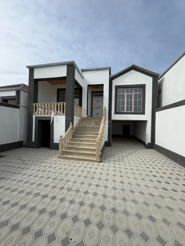 Satılır 5 otaqlı mənzil 146 m²