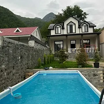 Kirayə verilir 7 otaqlı həyət evi 120 m² — Qax 7 otaq 120.00 m²