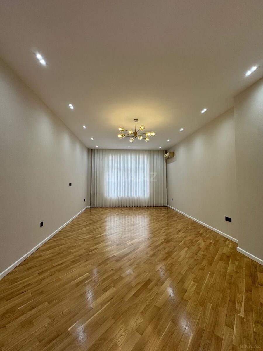Satılır 3 otaqlı mənzil 148 m²