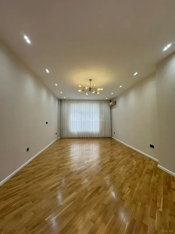Satılır 3 otaqlı mənzil 148 m²