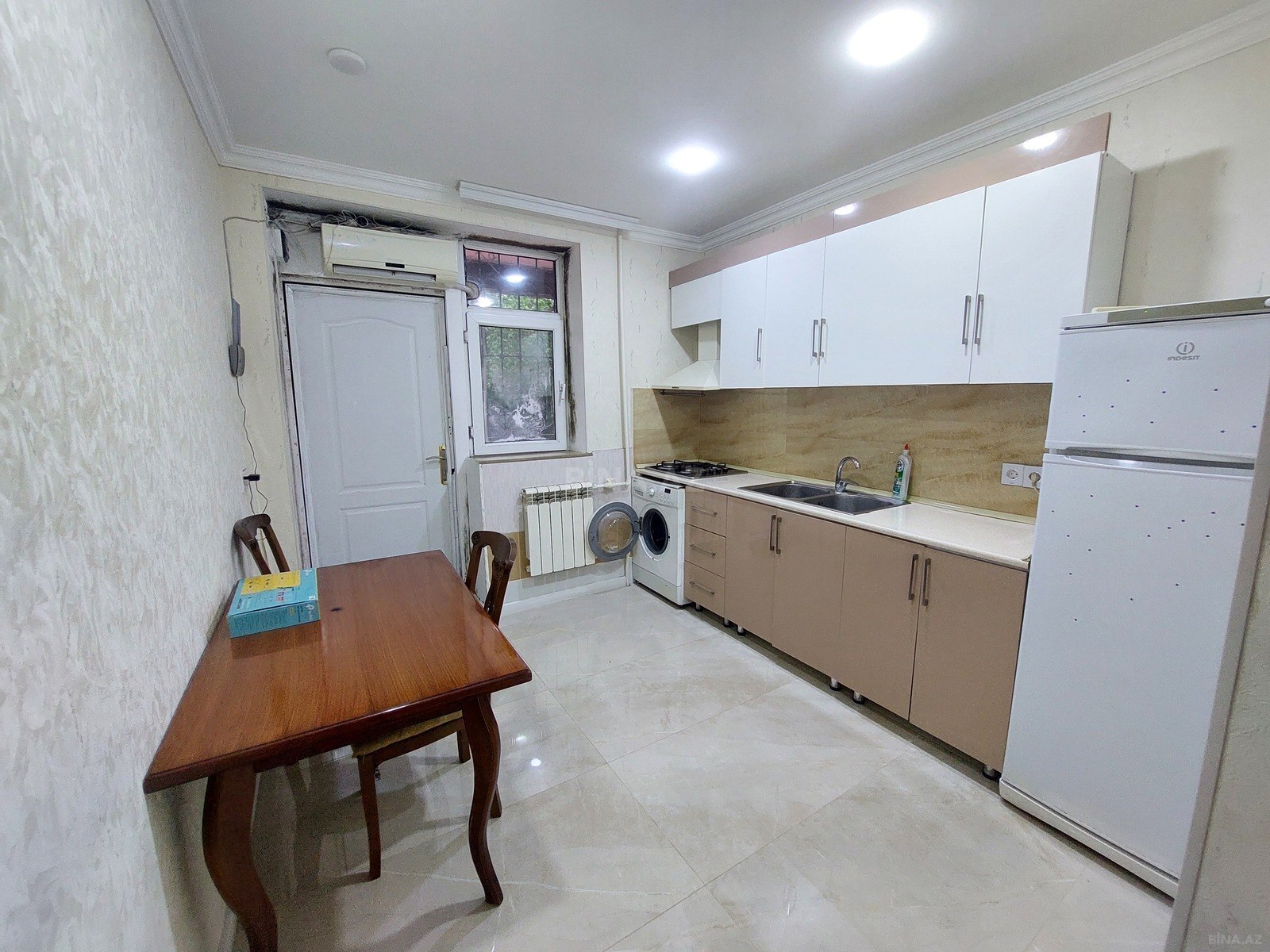 Kirayə verilir 2 otaqlı mənzil 50 m²