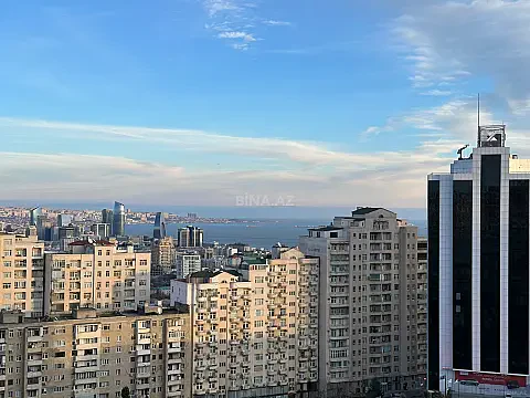 Satılır 3 otaqlı mənzil 175 m² — Bakı 3 otaq 175.00 m²