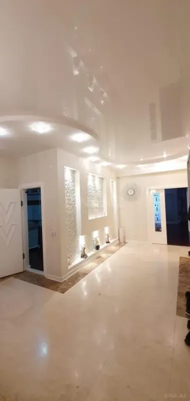 Satılır 4 otaqlı mənzil 190 m²