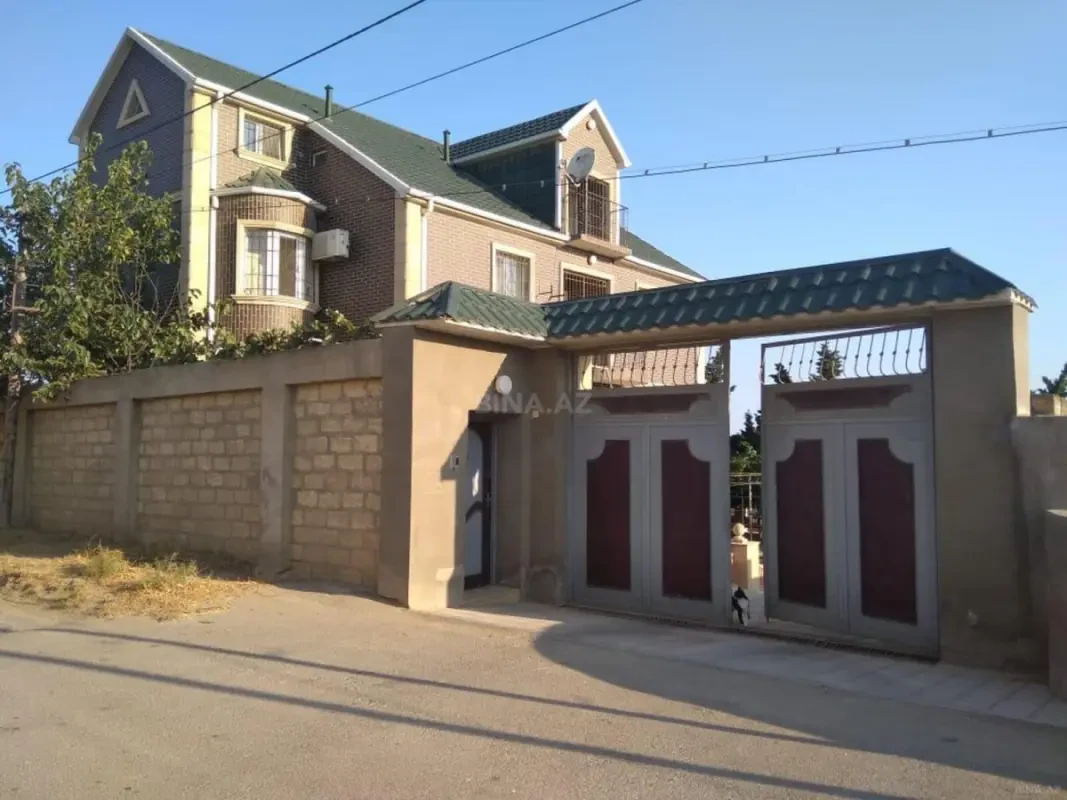 Satılır 8 otaqlı həyət evi 450 m²