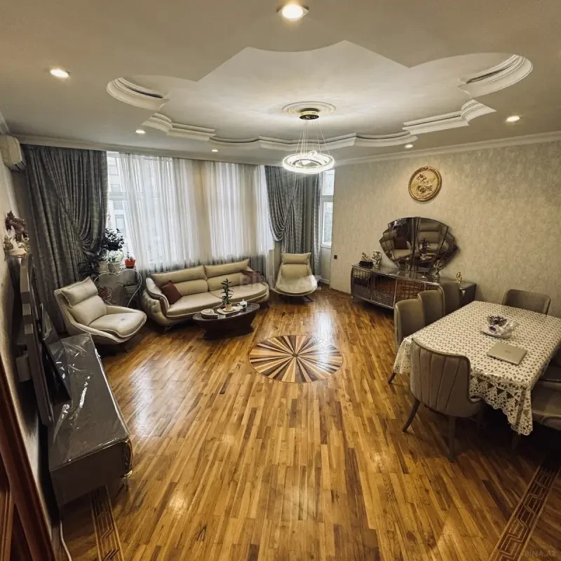 Satılır 3 otaqlı mənzil 110 m²