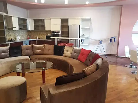 Kirayə verilir 2 otaqlı mənzil 105 m² — Bakı 2 otaq 105.00 m²