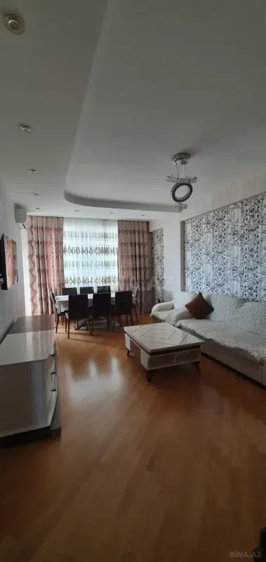 Kirayə verilir 2 otaqlı mənzil 93 m²
