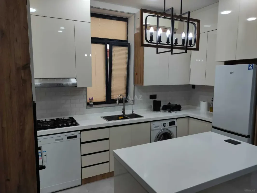 Satılır 7 otaqlı həyət evi 300 m²