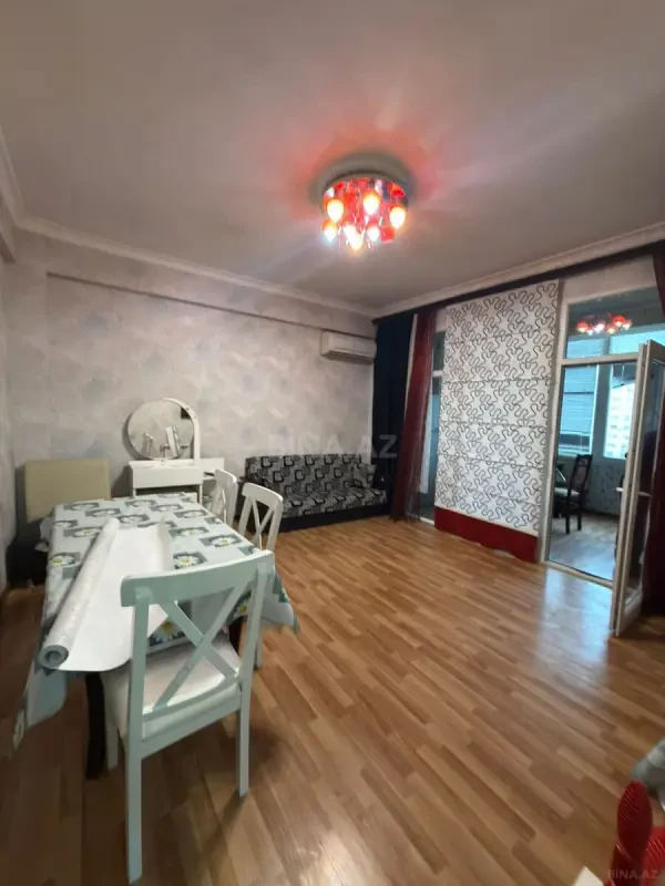 Kirayə verilir 2 otaqlı mənzil 72 m²