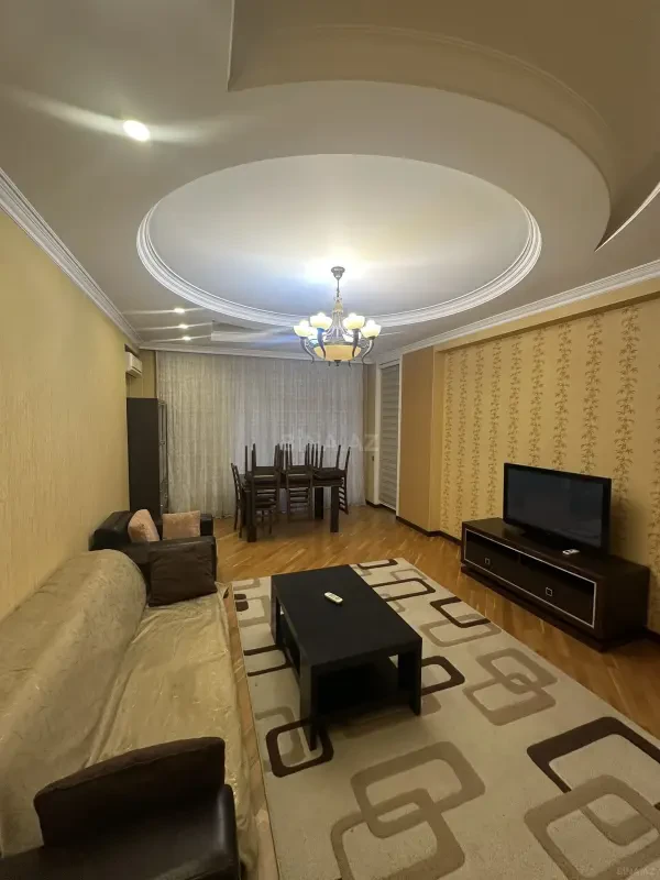 Kirayə verilir 3 otaqlı mənzil 138 m²