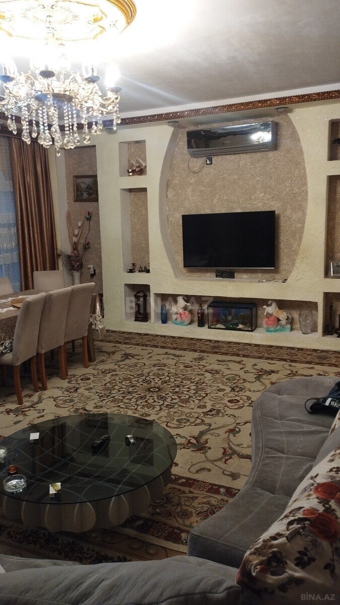 Satılır 5 otaqlı həyət evi 300 m²