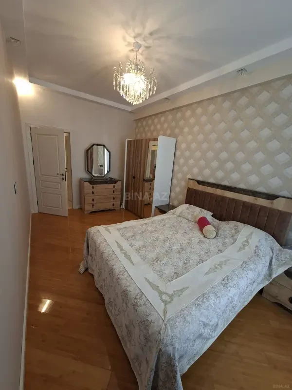 Satılır 4 otaqlı mənzil 110 m²