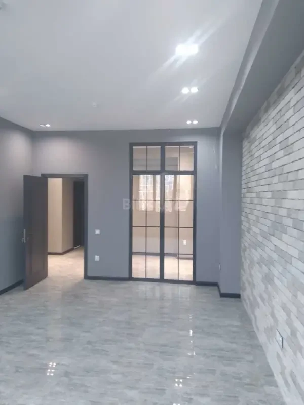 Kirayə verilir 7 otaqlı mənzil 216 m²