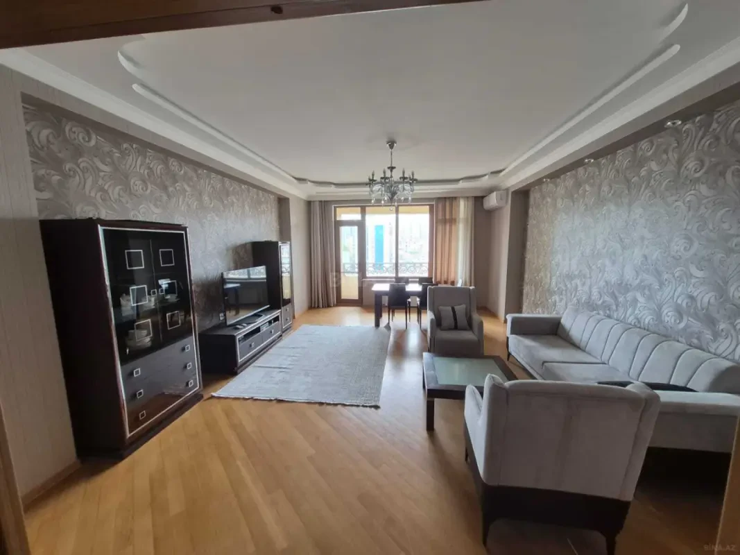 Kirayə verilir 4 otaqlı mənzil 200 m²