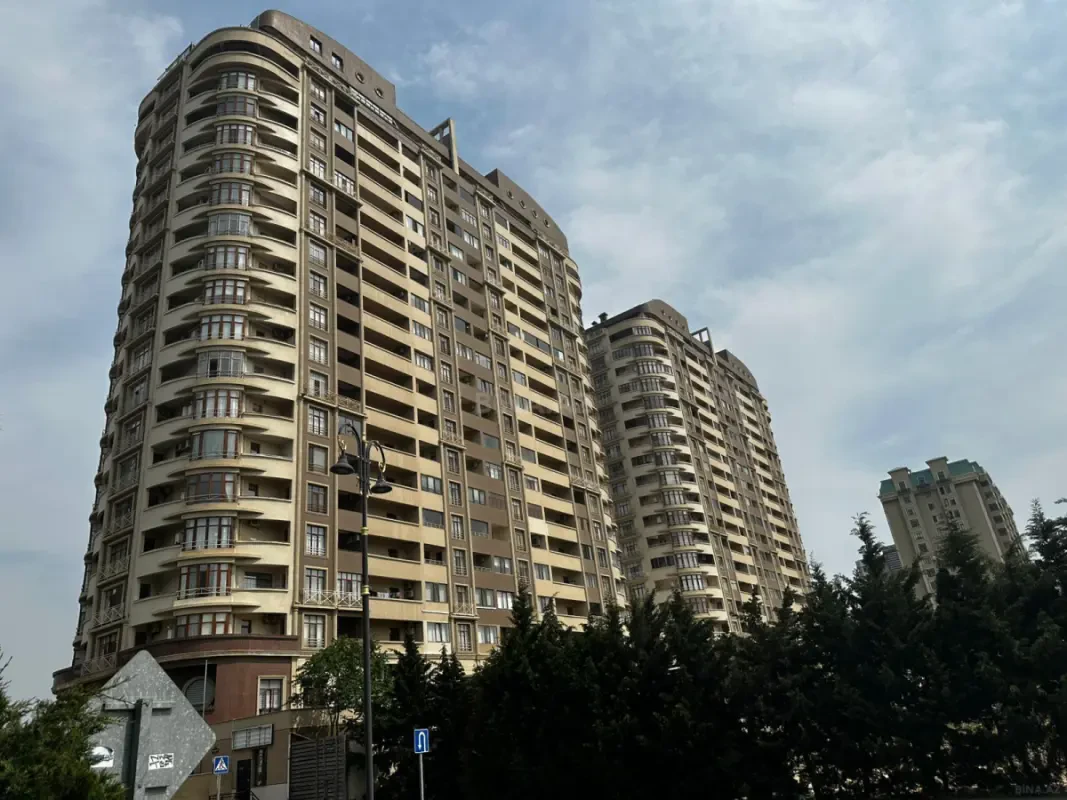 Satılır 3 otaqlı mənzil 161 m²