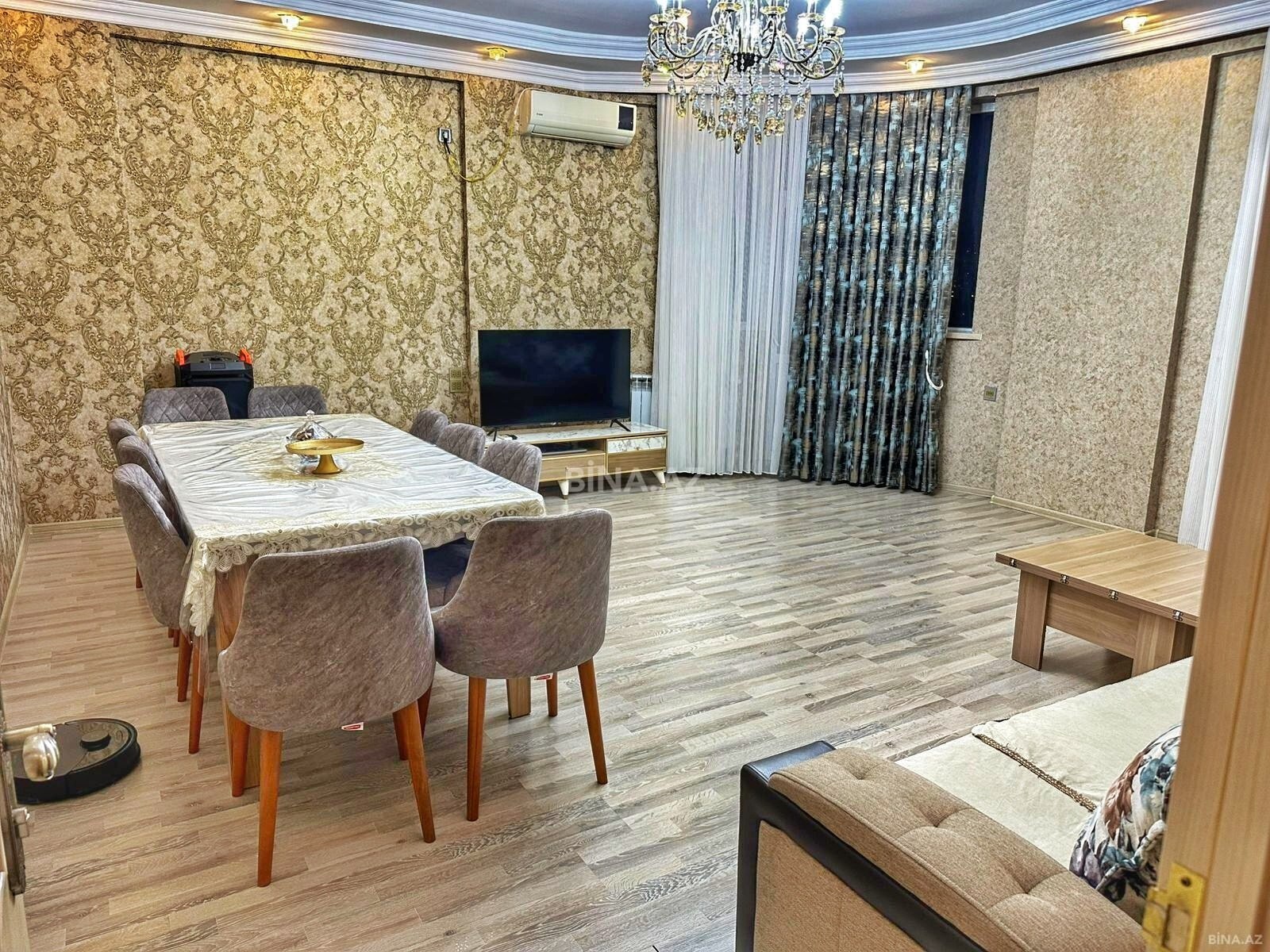 Satılır 4 otaqlı mənzil 158 m²