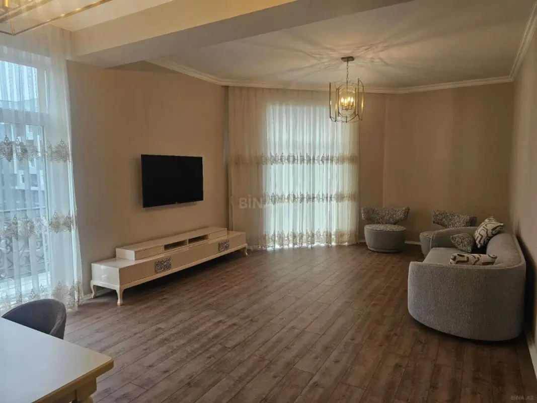 Kirayə verilir 3 otaqlı mənzil 140 m²