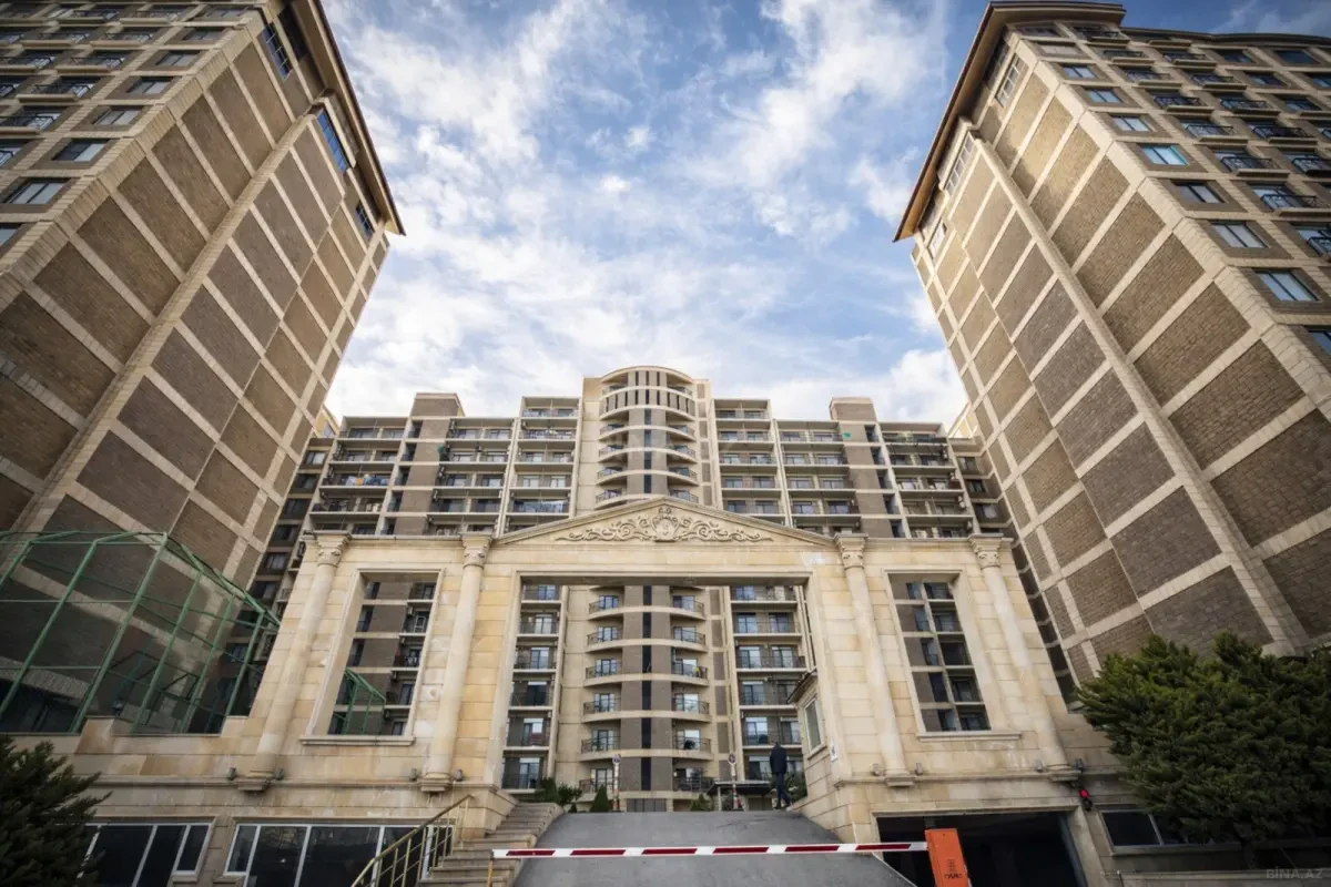 Satılır 3 otaqlı mənzil 138 m²