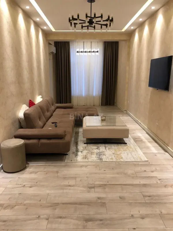 Kirayə verilir 2 otaqlı mənzil 85 m²
