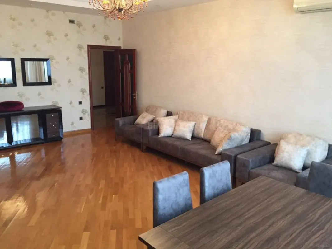 Kirayə verilir 3 otaqlı mənzil 125 m²