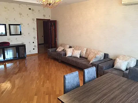 Kirayə verilir 3 otaqlı mənzil 125 m² — Bakı 3 otaq 125.00 m²