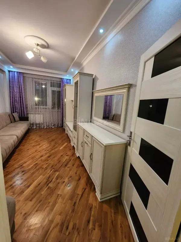 Kirayə verilir 2 otaqlı mənzil 60 m²