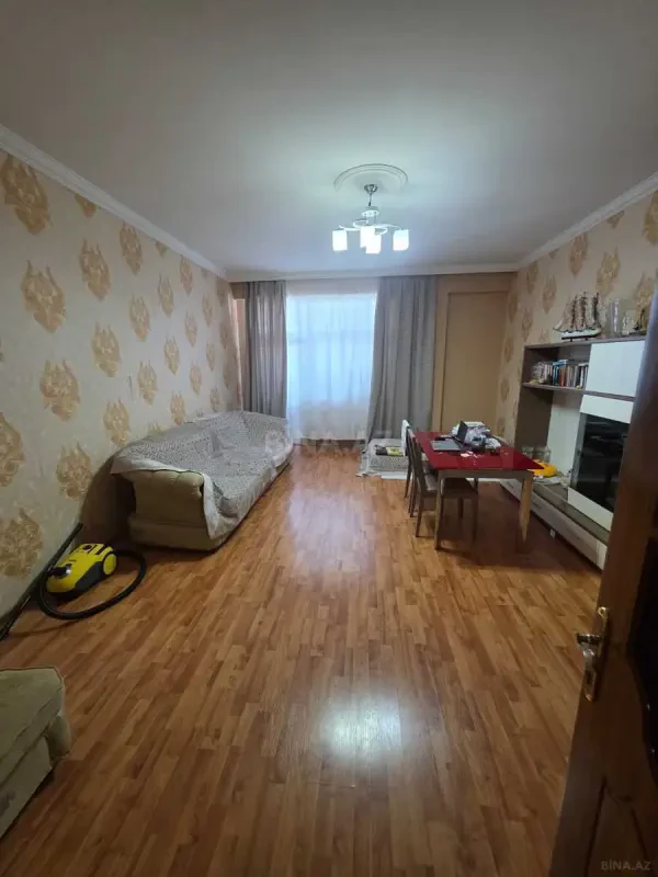 Satılır 3 otaqlı mənzil 135 m²