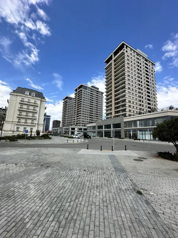 Satılır 4 otaqlı mənzil 185 m²