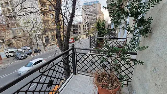 Satılır 4 otaqlı mənzil 110 m² — Bakı, Nizami 4 otaq 110.00 m²