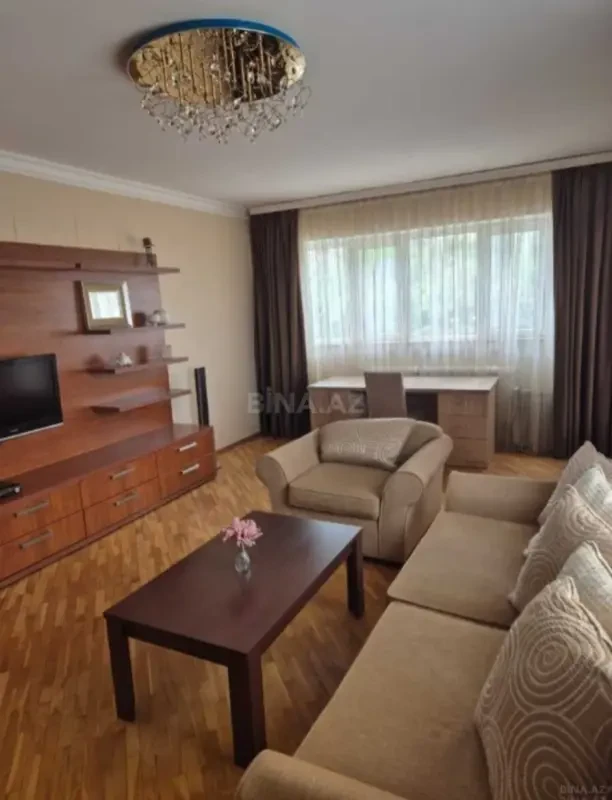 Kirayə verilir 2 otaqlı mənzil 85 m²
