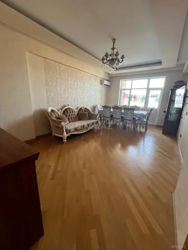 Satılır 2 otaqlı mənzil 93 m²