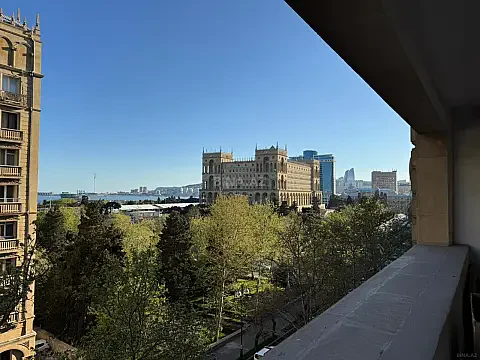 Satılır 4 otaqlı mənzil 120 m² — Bakı 4 otaq 120.00 m²