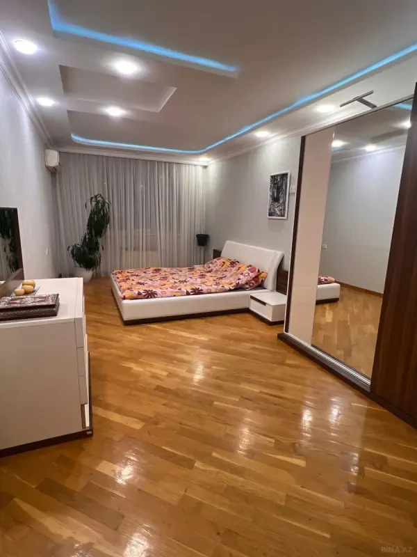 Kirayə verilir 4 otaqlı mənzil 143 m²