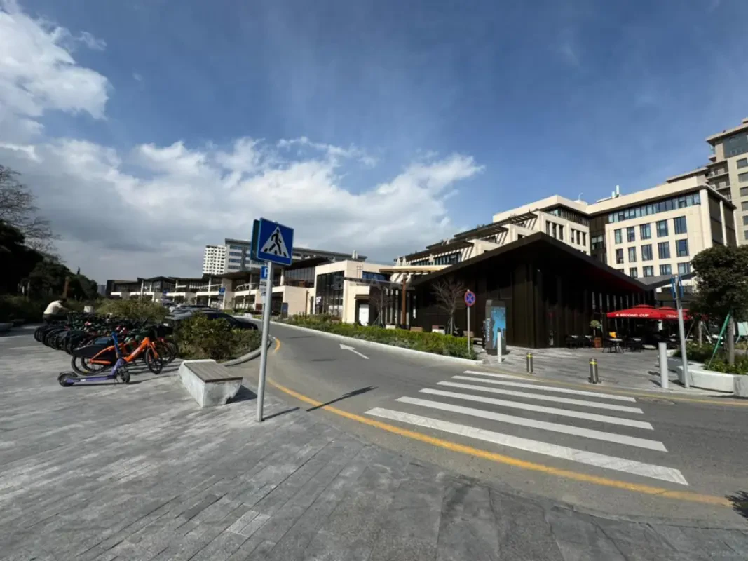 Satılır 2 otaqlı mənzil 76 m²