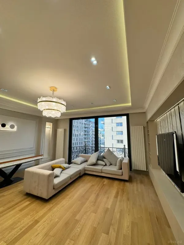 Kirayə verilir 3 otaqlı mənzil 180 m²