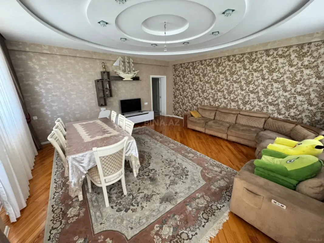 Satılır 3 otaqlı mənzil 157 m²