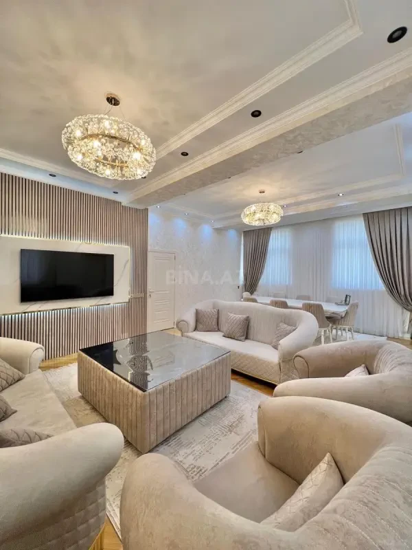 Satılır 4 otaqlı mənzil 150 m²