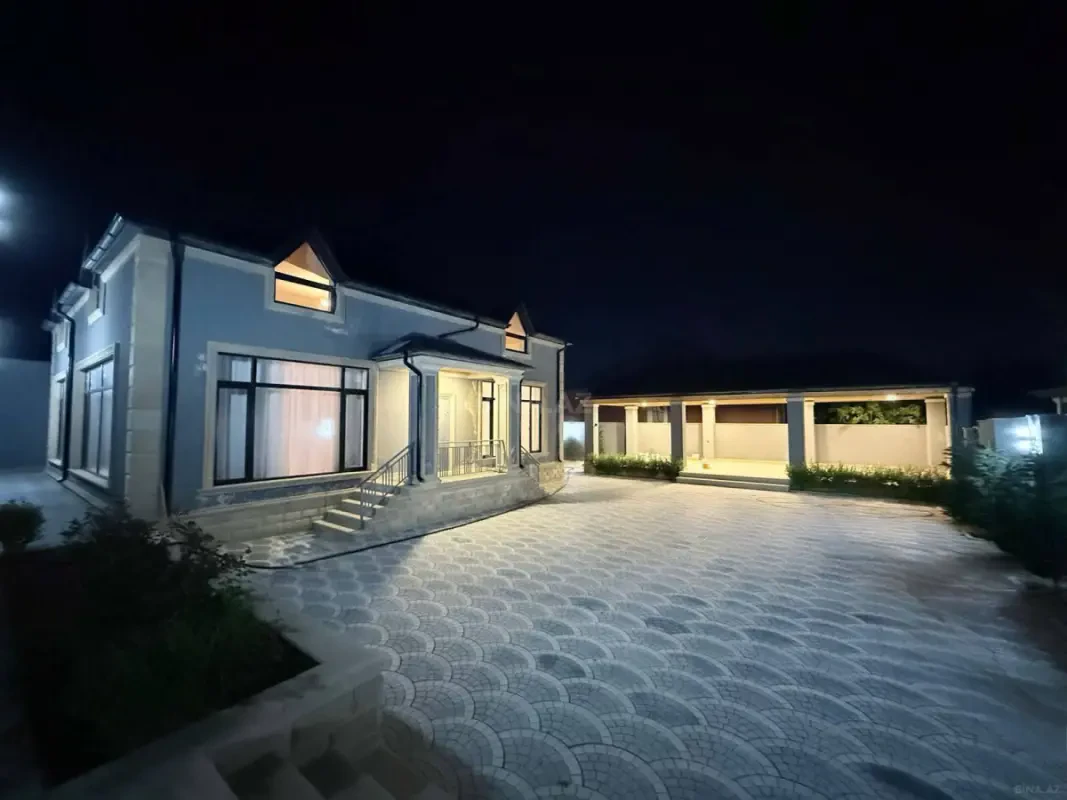 Satılır 5 otaqlı həyət evi 300 m²