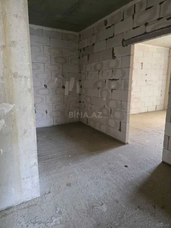 Satılır 4 otaqlı mənzil 194 m²
