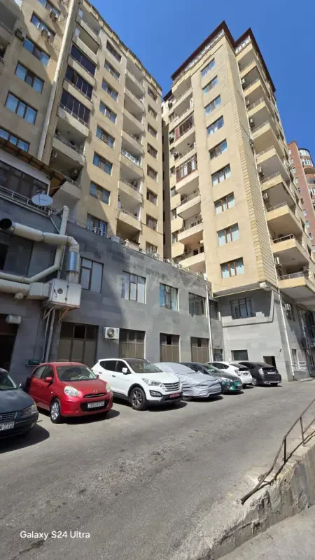 Satılır 3 otaqlı mənzil 170 m²
