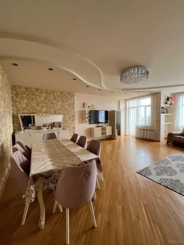 Satılır 3 otaqlı mənzil 137 m²